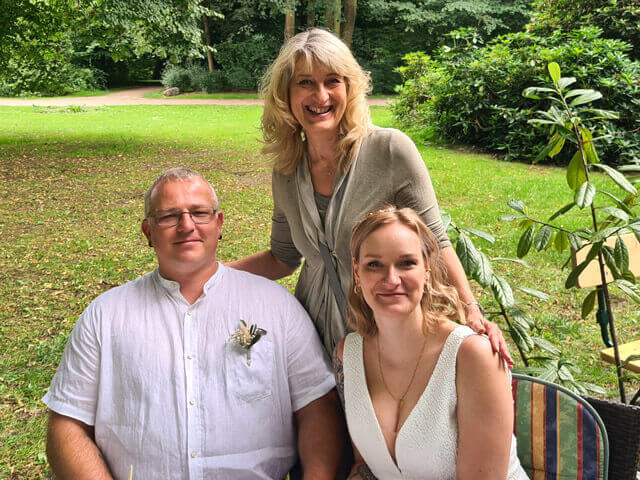 Jeanine & Maik im Park mit Ada Freie Rednerin