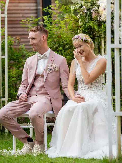 Traurednerin für eure Freie Trauung mit Hochzeitspaar